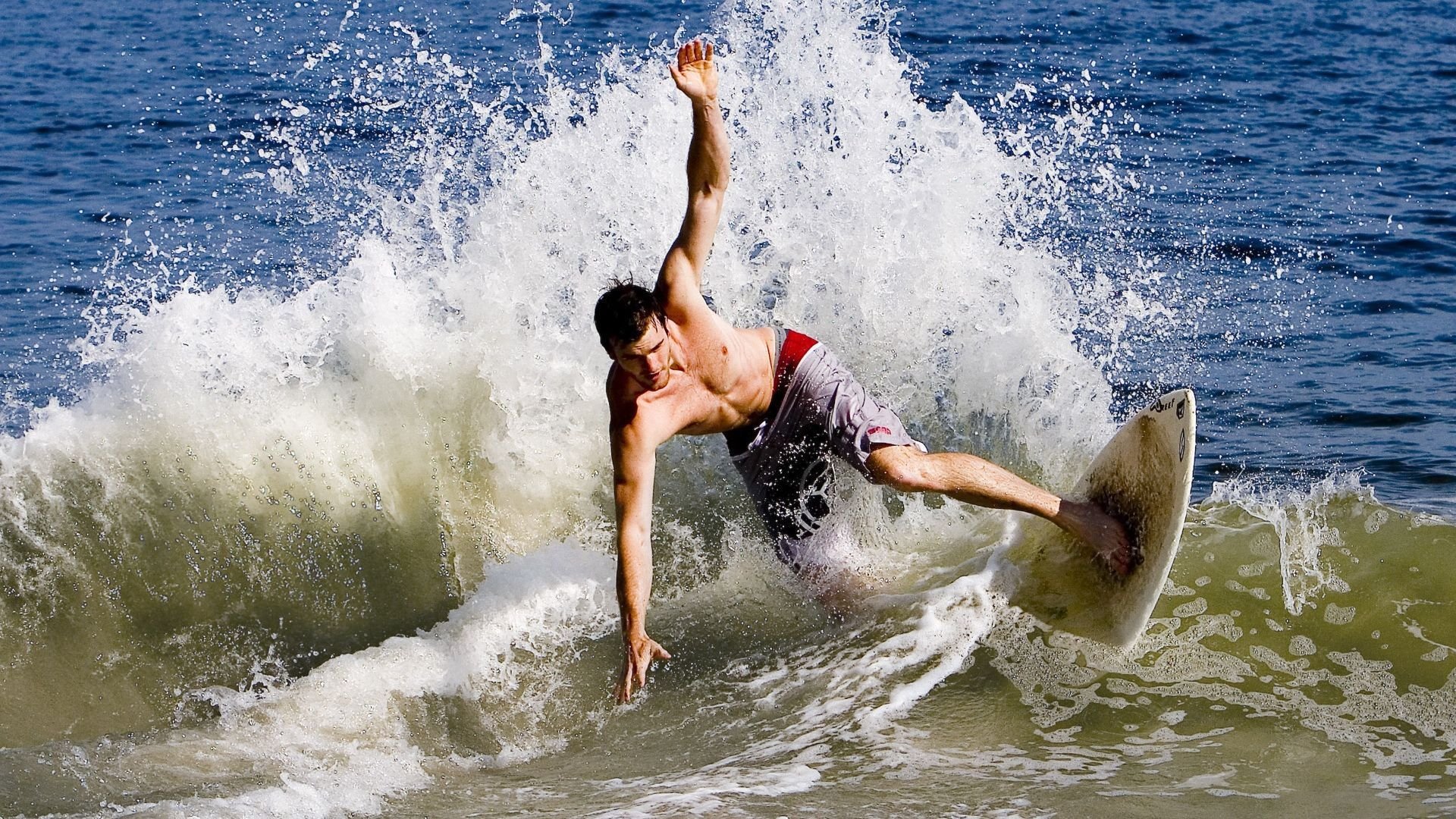 德甲球队在高强度对抗中体能衰减与技术失误关系研究