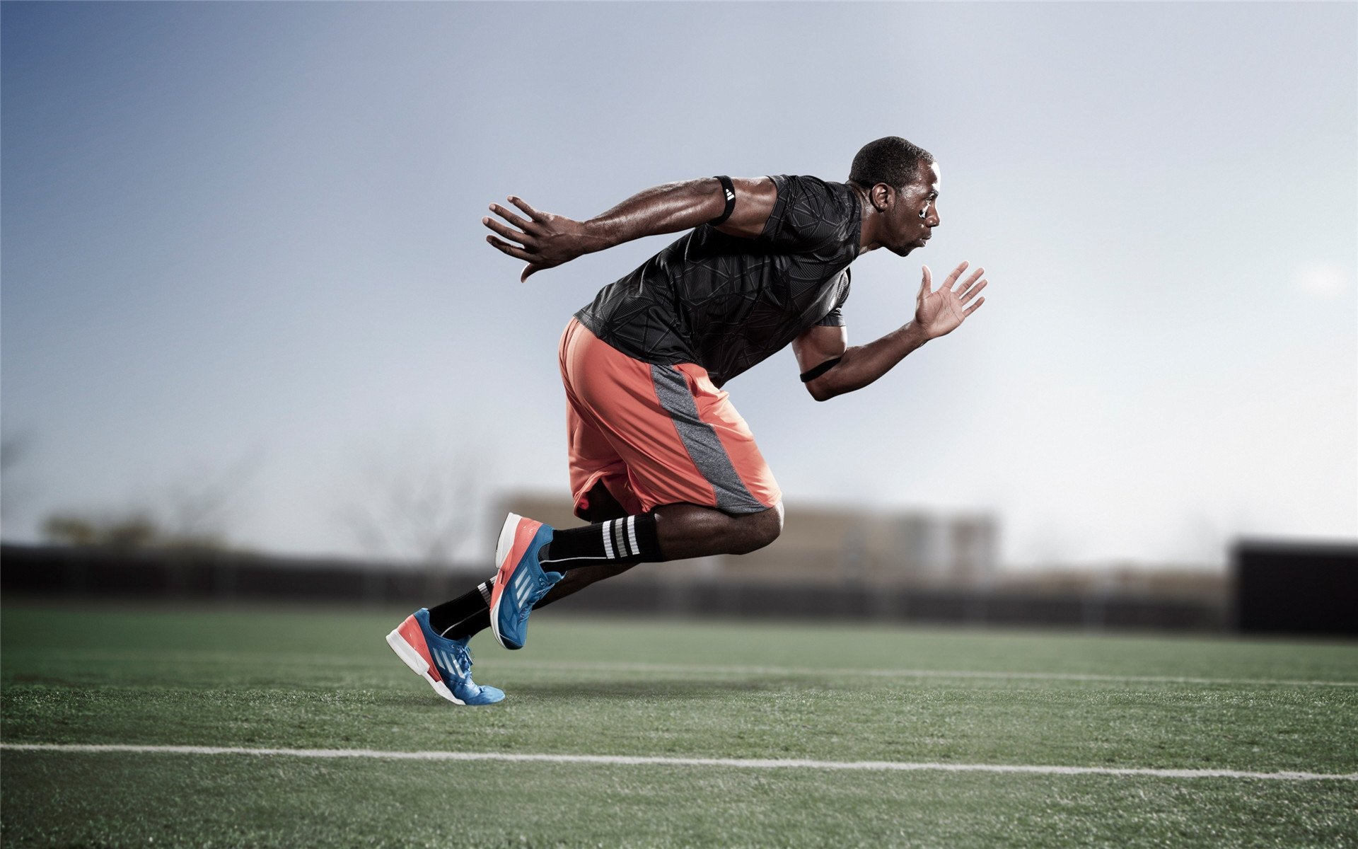 三强接力表现接近 金牌归属悬念重重，三强争霸赛三个项目一对照