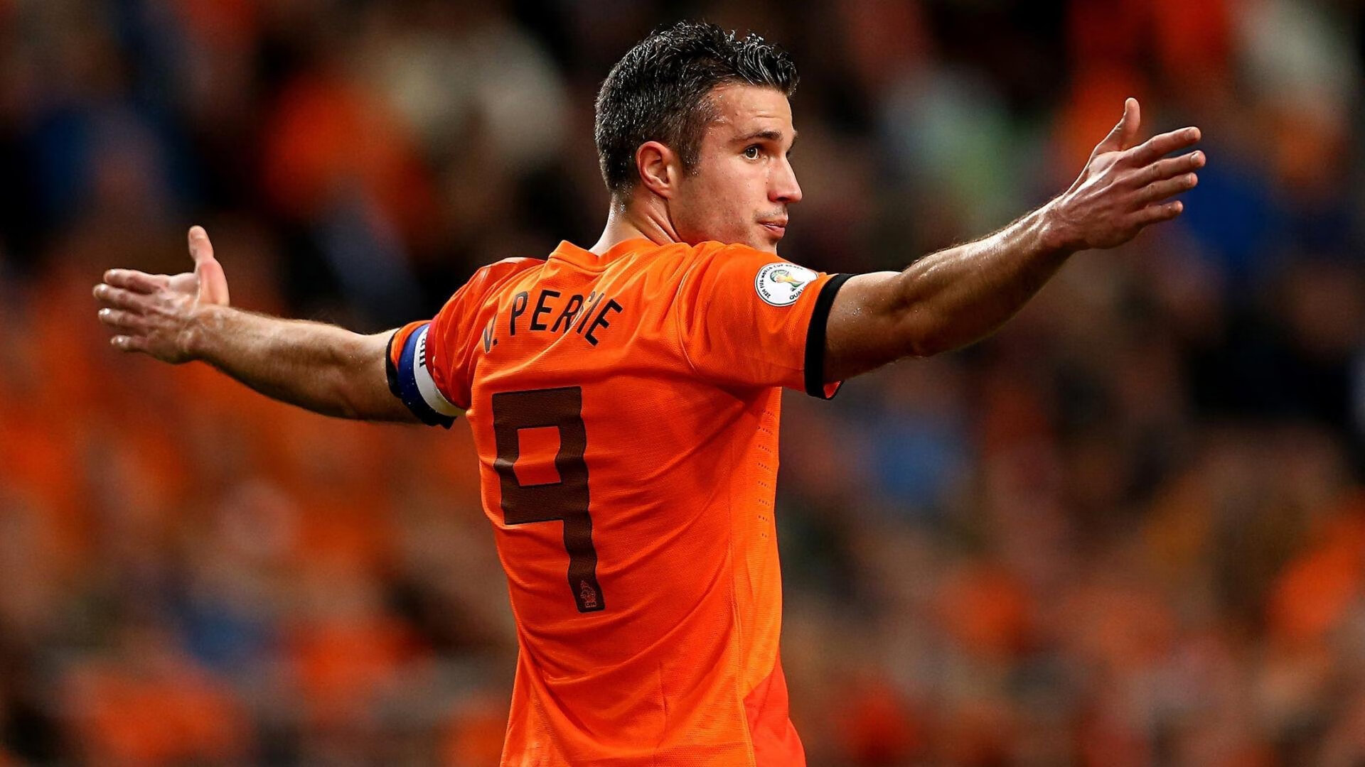 法兰克福三后卫体系发挥稳定防守出色，法兰克福队长是谁